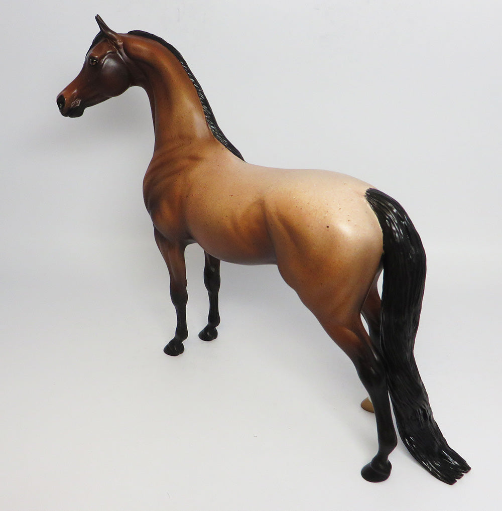 ARABIA-OOAK BAY ROAN ARABIAN MODEL HORSE 4/21