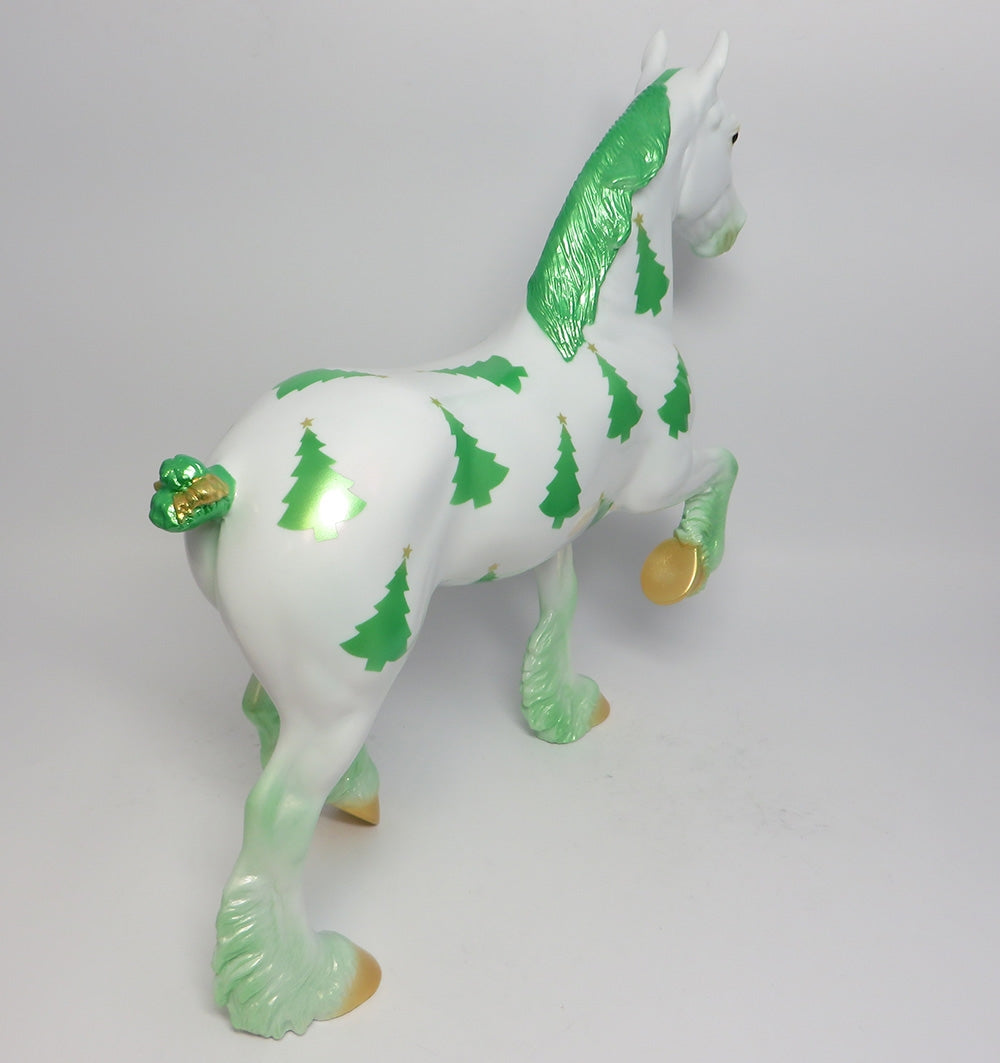 EVERGREEN~LE-2 CHRISTMAS TREE TROTTING DRAFTER MODEL HORSE 11/1/17