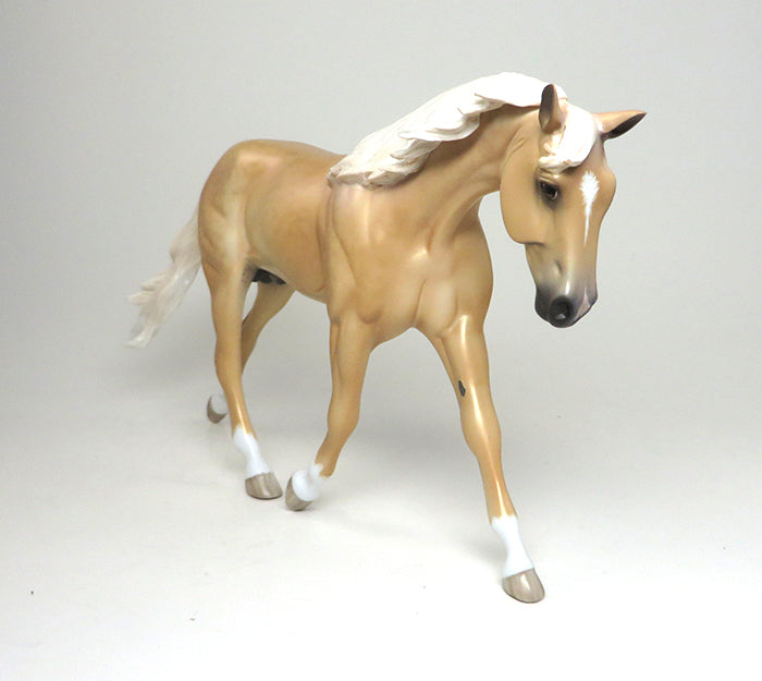 PALOMNIO MODEL HORSE
