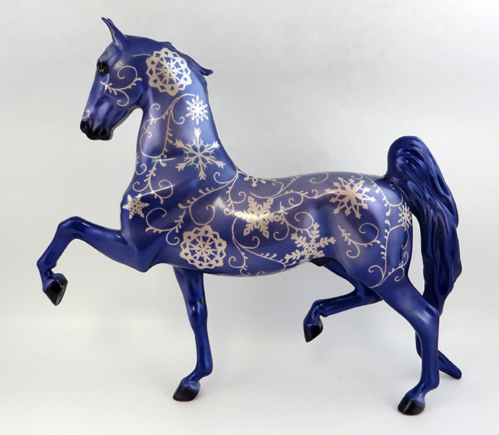 CRISP-OOAK SNOWFLAKE DECORATOR SADDLEBRED MODEL HORSE BY DAWN QUICK 11/23/16