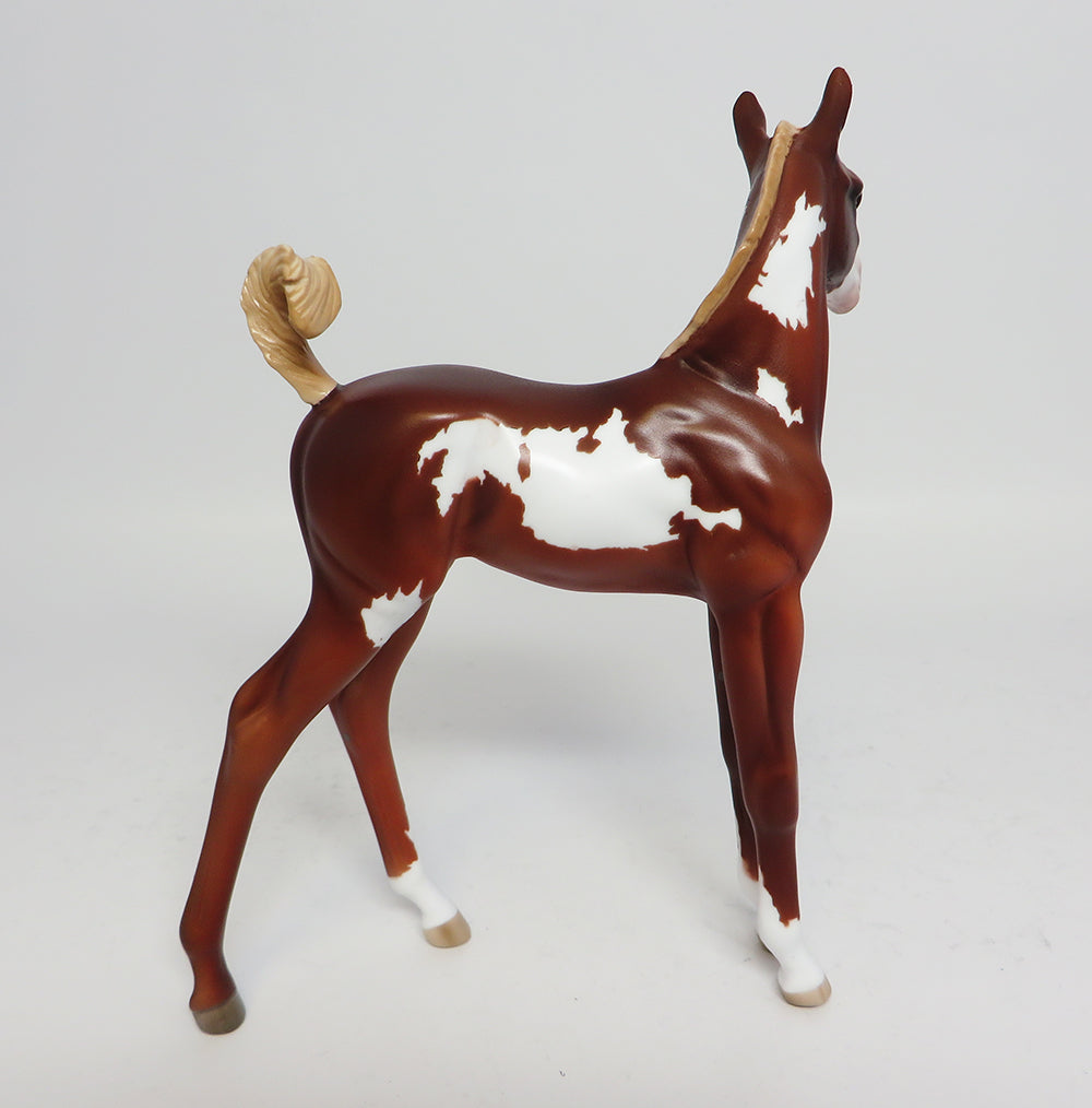 HONEY BEE GOOD~OOAK CHESTNUT PAINT FOAL MODEL HORSE 4/26
