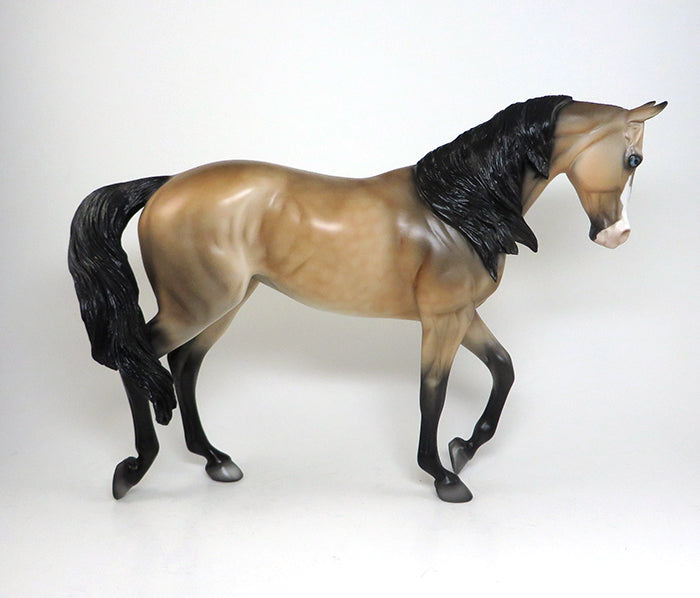 THOROUGHBRED MODEL HORSE