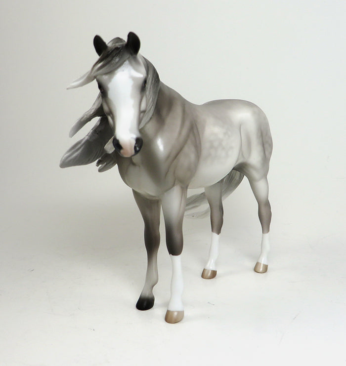 HIRIWA-LE-4-DAPPLE GREY ARABIAN PEBBLES MODEL HORSE 12/29