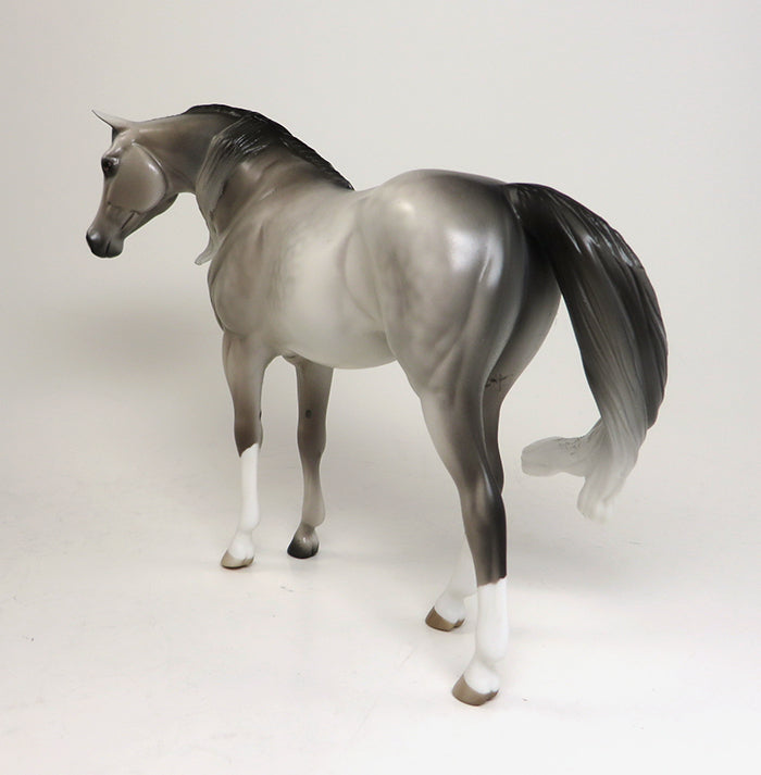 HIRIWA-LE-4-DAPPLE GREY ARABIAN PEBBLES MODEL HORSE 12/29