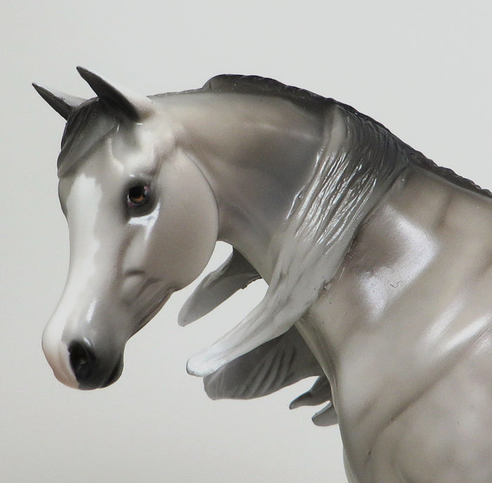 HIRIWA-LE-4-DAPPLE GREY ARABIAN PEBBLES MODEL HORSE 12/29