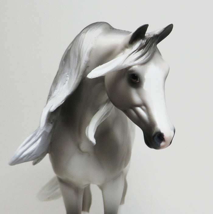 HIRIWA-LE-4-DAPPLE GREY ARABIAN PEBBLES MODEL HORSE 12/29