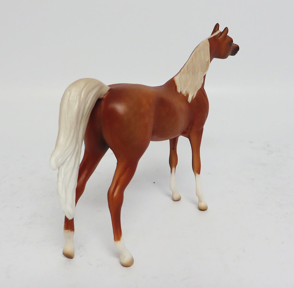 PIERRE CARDIN~OOAK LIGHT CHESTNUT ARABIAN CHIPS MODEL HORSE 5/10