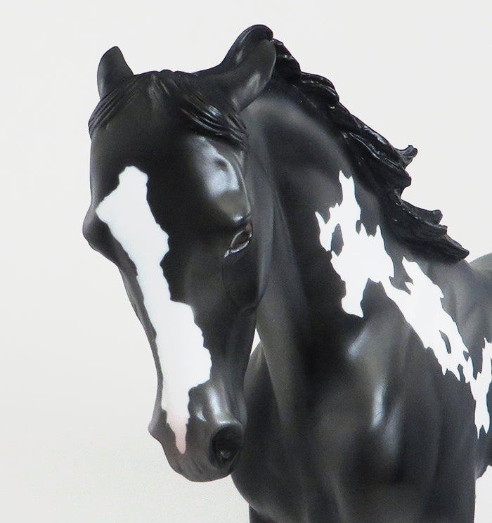 FAMILY FEUD Model Horse