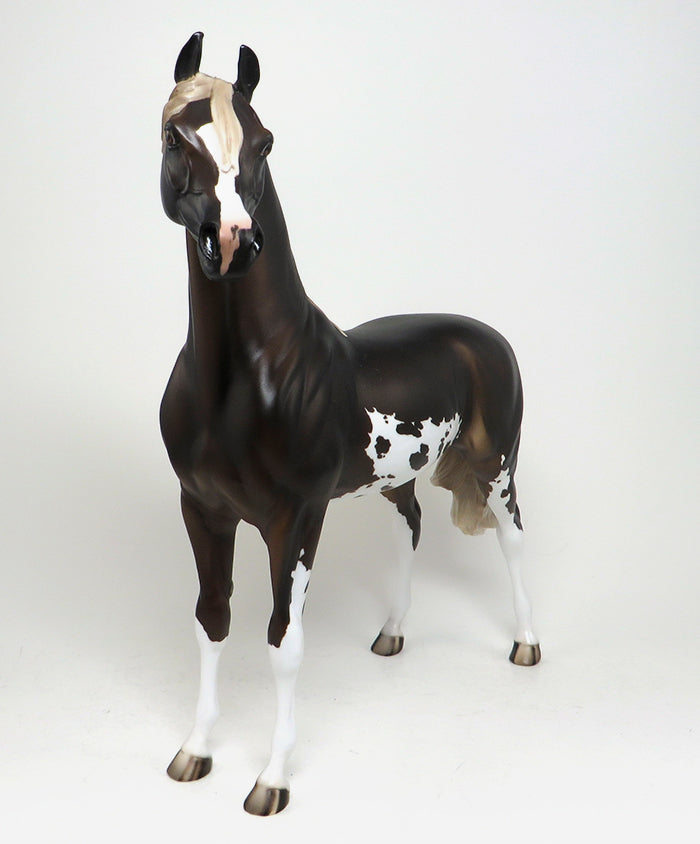 IMPERIAL CHOCOLATE - OOAK CHOCOLATE PALOMINO PAINT MODEL HORSE - 1/11