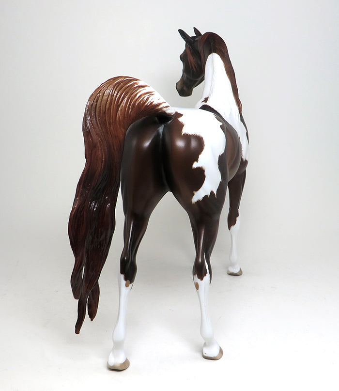 GOING GLOBAL - ETCHED CHESTNUT TOBIANO ARABIAN MODEL HORSE BY SHERYL LEISURE - LE3 - 1/11