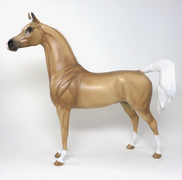 ARABIAN MODEL HORSE 