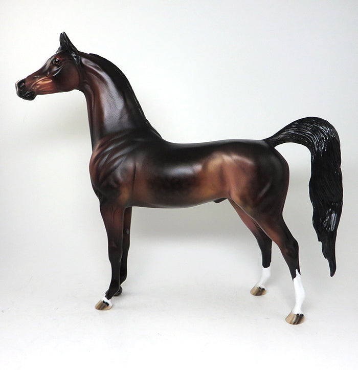 the gladiator bay arabian model horse 