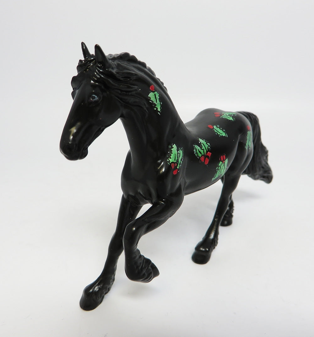 NIGHT HOLLY-OOAK CHRISTMAS HOLLY DECORATOR FRESIAN CHIP WHS 2017