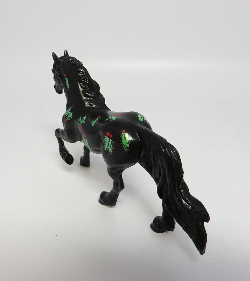 NIGHT HOLLY-OOAK CHRISTMAS HOLLY DECORATOR FRESIAN CHIP WHS 2017