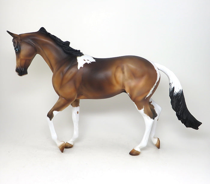 thoroughbred model horse raising the banner 