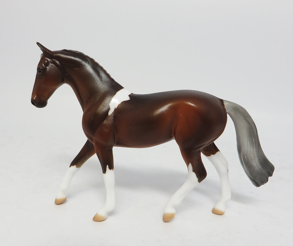 SNOW SONG-LE-15 DARK CHESTNUT PAINT WARM BLOOD CHIP WHS 2017