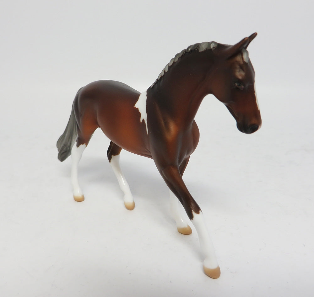 SNOW SONG-LE-15 DARK CHESTNUT PAINT WARM BLOOD CHIP WHS 2017