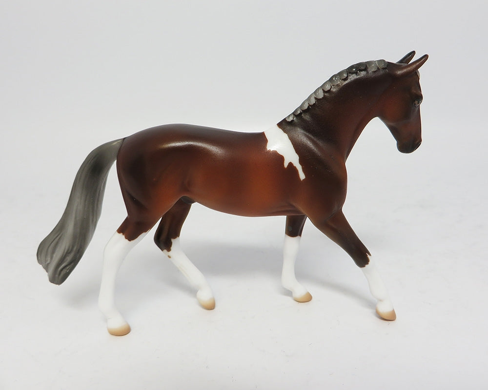 SNOW SONG-LE-15 DARK CHESTNUT PAINT WARM BLOOD CHIP WHS 2017