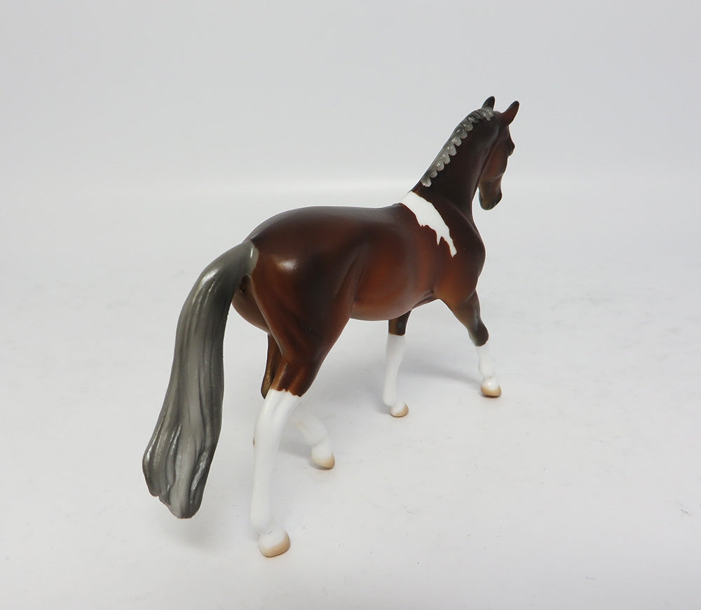 SNOW SONG-LE-15 DARK CHESTNUT PAINT WARM BLOOD CHIP WHS 2017