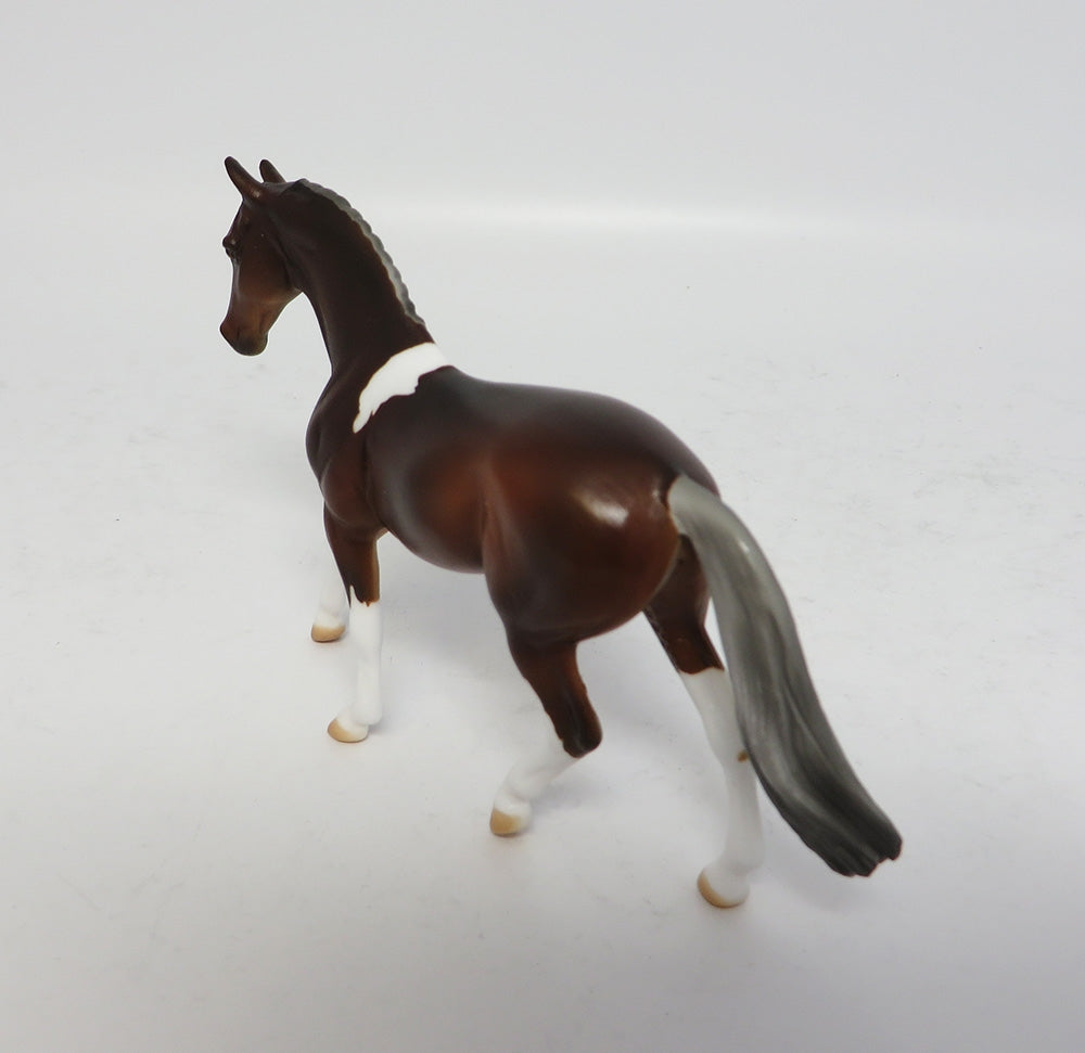 SNOW SONG-LE-15 DARK CHESTNUT PAINT WARM BLOOD CHIP WHS 2017