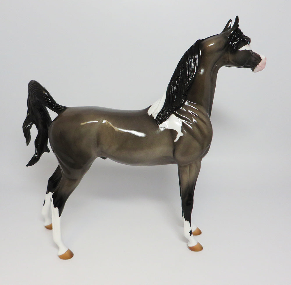 MORRIS~OOAK DARK DAPPLE GREY ARABIAN MODLE HORSE 4/3