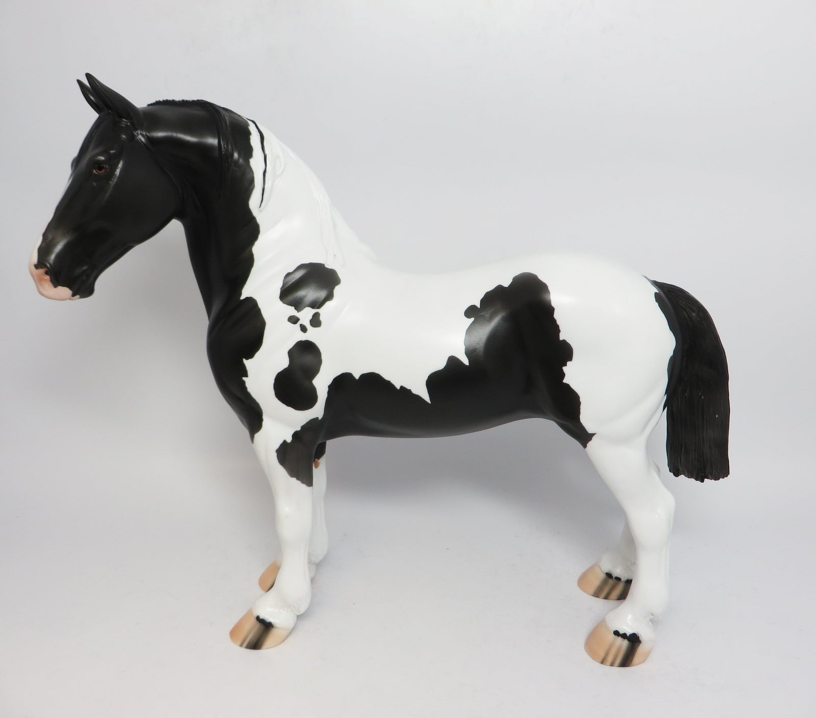 LAST CHANCE-LE-3 BLACK PINTO CUSTOM STANDING DRAFTER WHS 2017