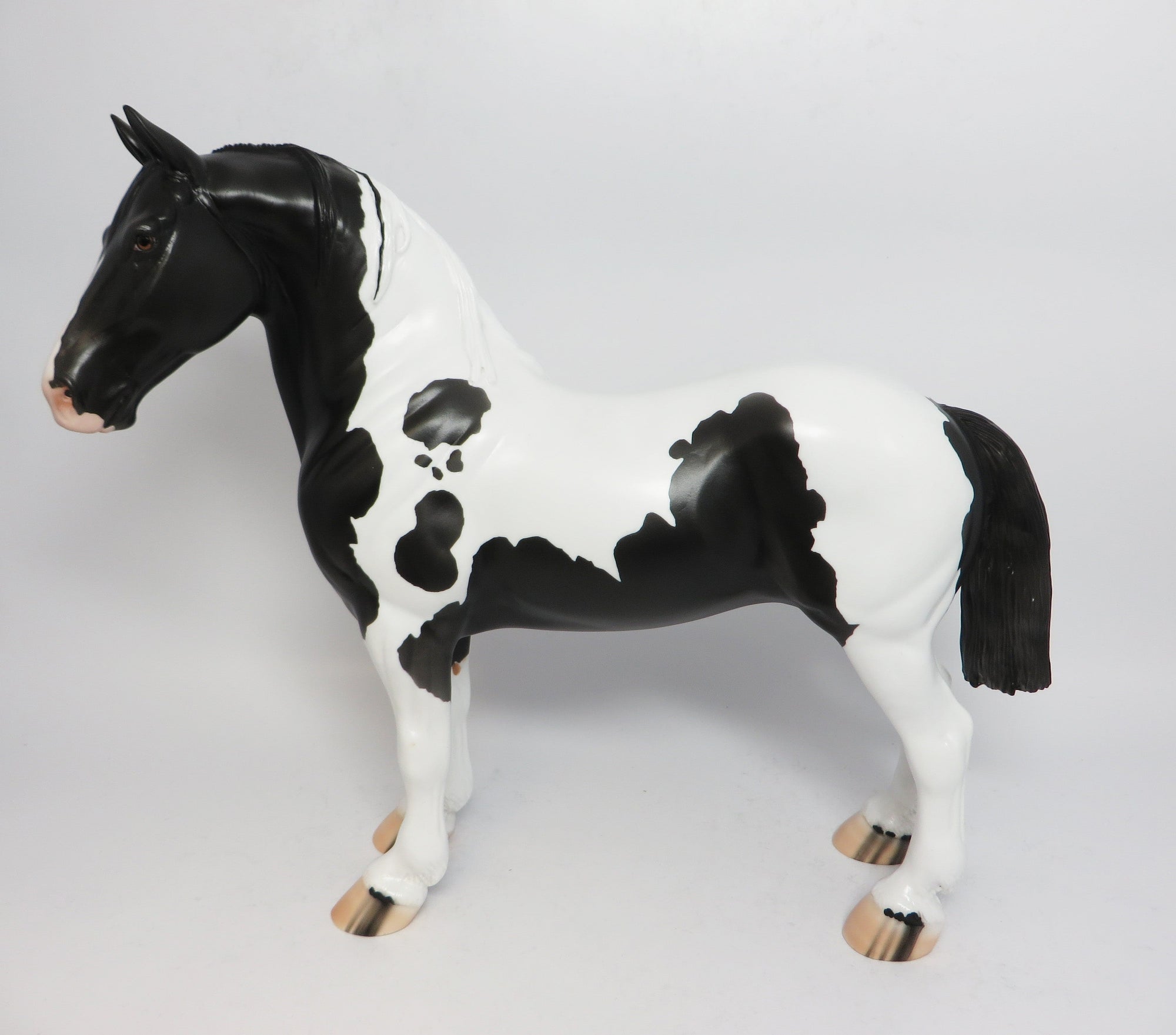 LAST CHANCE-LE-3 BLACK PINTO CUSTOM STANDING DRAFTER WHS 2017