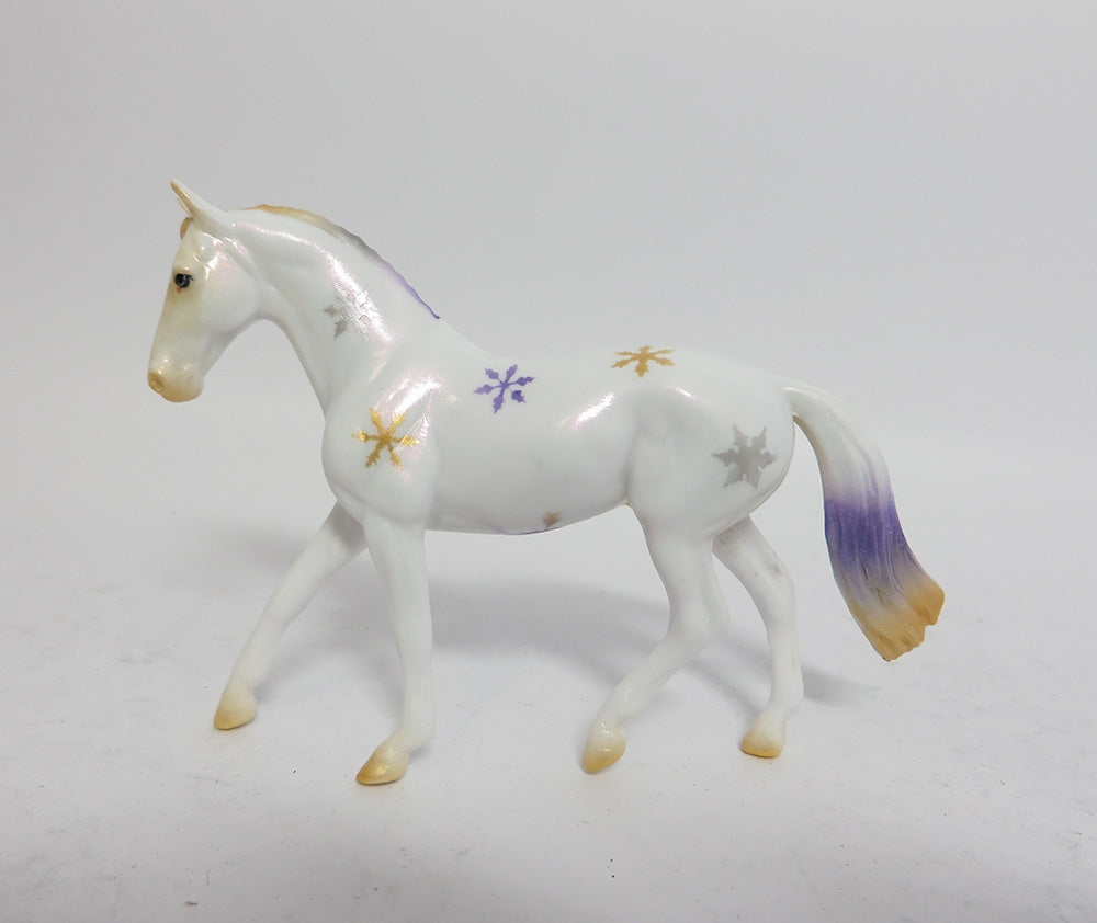 PHANTOM SNOWFLAKE-  PURPLE AND GOLD SNOWFLAKE DECORATOR WARMBLOOD CHIP 12/08/17