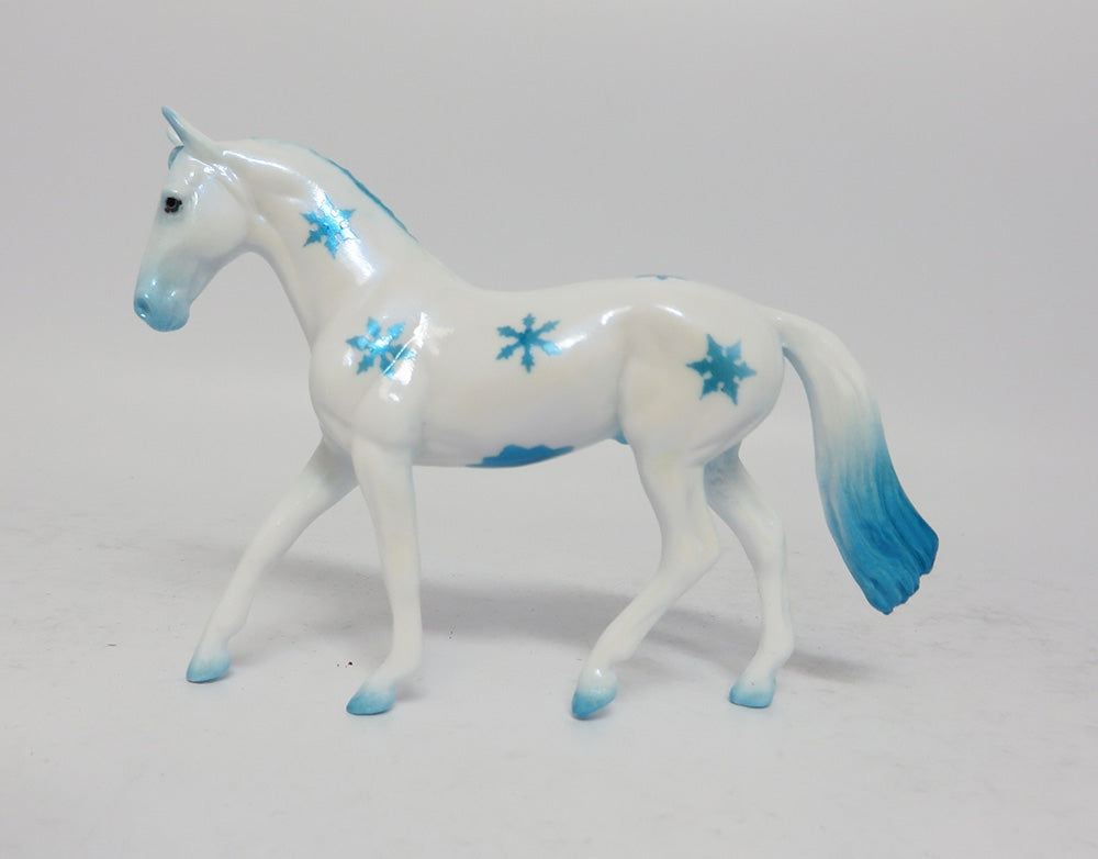 BLUE ICE- BLUE SNOWFLAKE DECORATOR WARMBLOOD CHIP 12/08/17