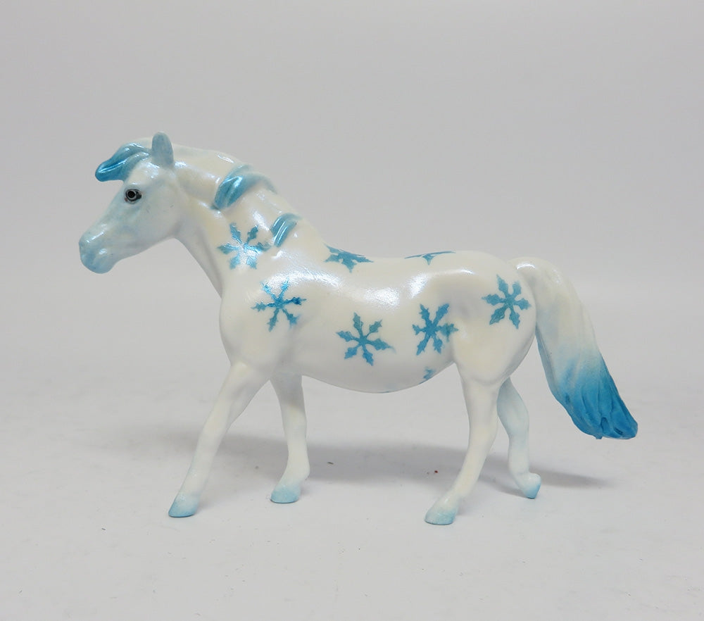 BLUE ICE- BLUE SNOWFLAKE DECORATOR PONY 12/08/17