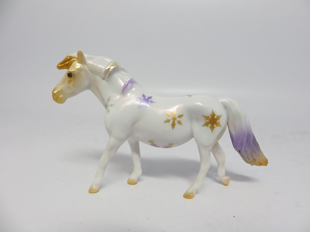 PHANTOM SNOWFLAKE-  PURPLE AND GOLD SNOWFLAKE DECORATOR PONY 12/08/17