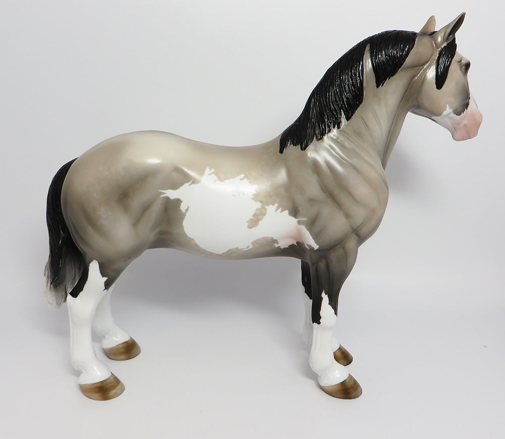 RAZOR~OOAK DAPPLE GREY PINTO STANDING DRAFTER MODEL HORSE 5/26