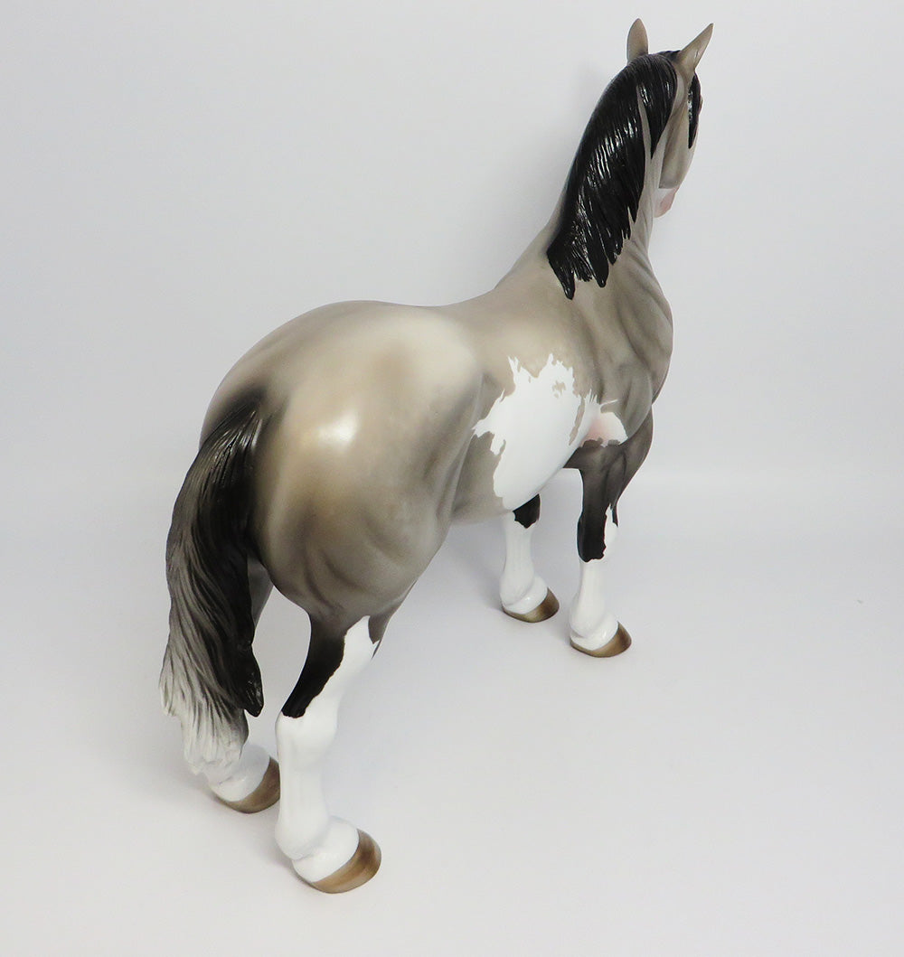 RAZOR~OOAK DAPPLE GREY PINTO STANDING DRAFTER MODEL HORSE 5/26