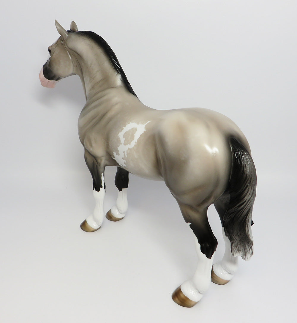 RAZOR~OOAK DAPPLE GREY PINTO STANDING DRAFTER MODEL HORSE 5/26