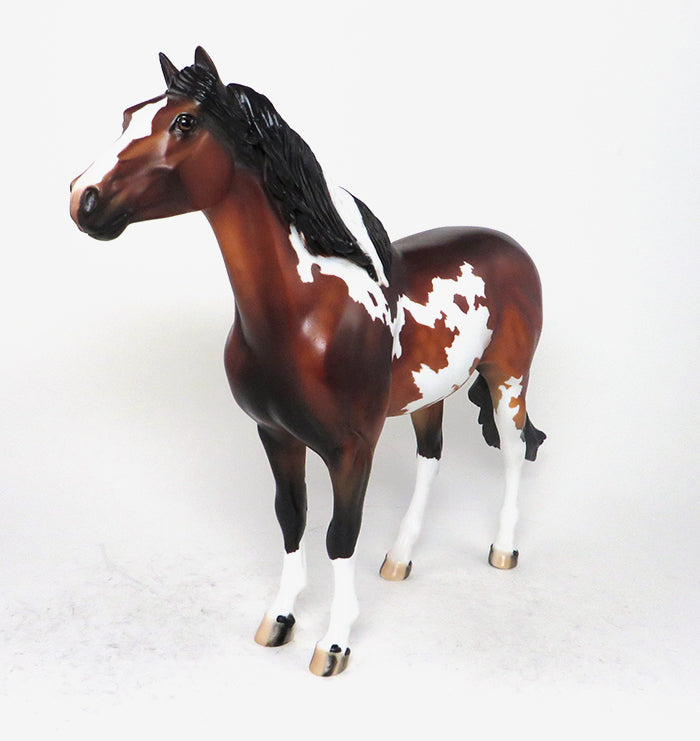 LEATHER BLUE TOOTH-OOAK-SPANISH MUSTANG BAY PAINT MODEL HORSE 12/10