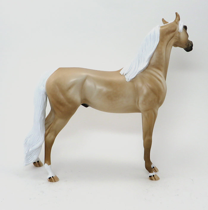 SARAC - OOAK LIGHT PALOMINO ARABIAN MODEL HORSE - 10/9