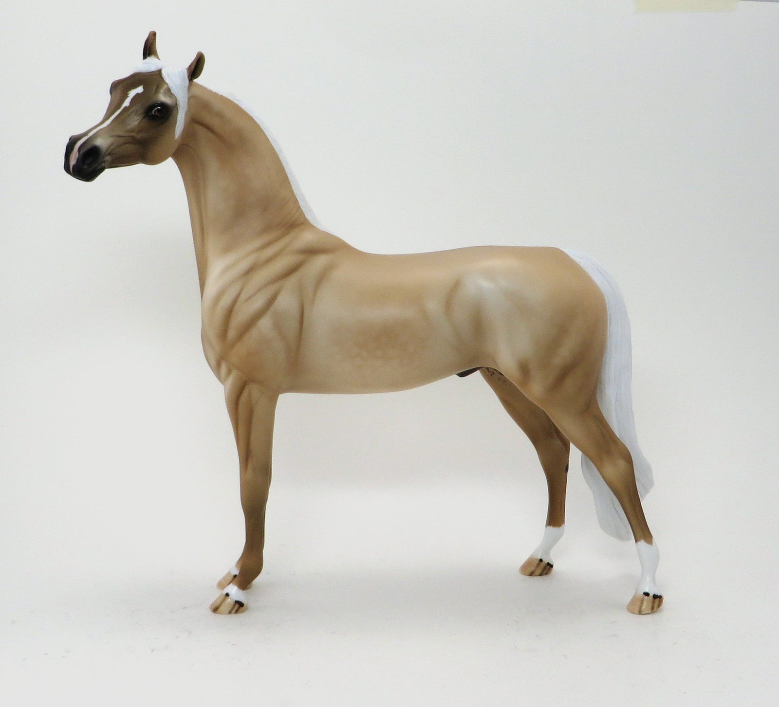 SARAC - OOAK LIGHT PALOMINO ARABIAN MODEL HORSE - 10/9