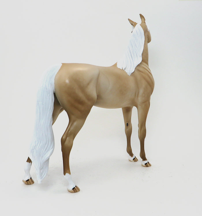 SARAC - OOAK LIGHT PALOMINO ARABIAN MODEL HORSE - 10/9