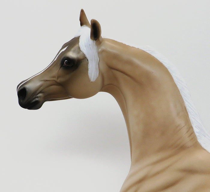 SARAC - OOAK LIGHT PALOMINO ARABIAN MODEL HORSE - 10/9