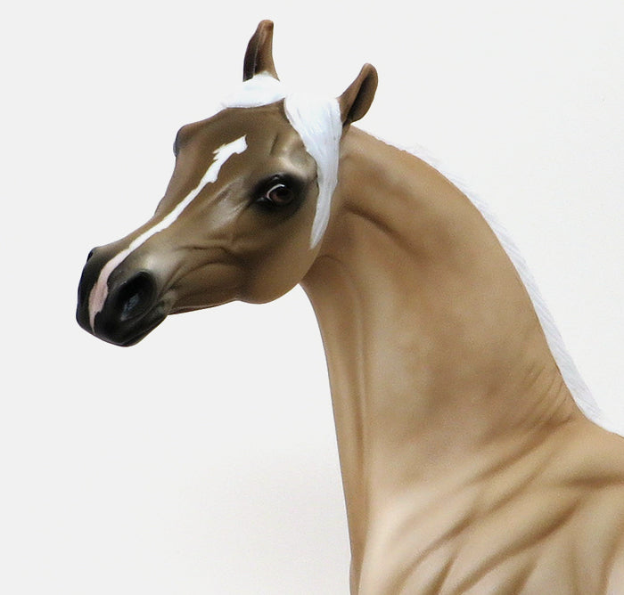 SARAC - OOAK LIGHT PALOMINO ARABIAN MODEL HORSE - 10/9