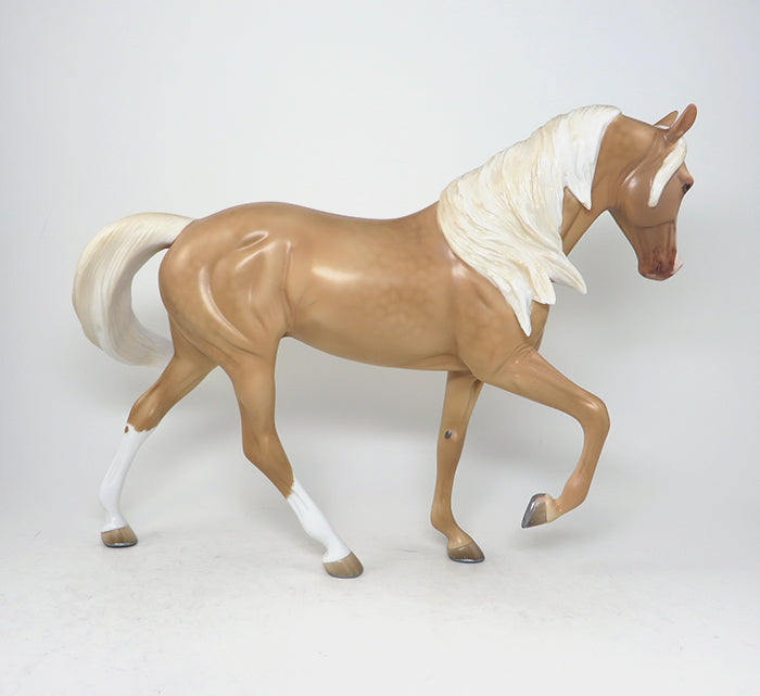 KINGSMAN - OOAK DAPPLED CHAMPAGNE PALOMINO TENNESSEE WALKER MODEL HORSE by SHERYL LEISURE - 1/29