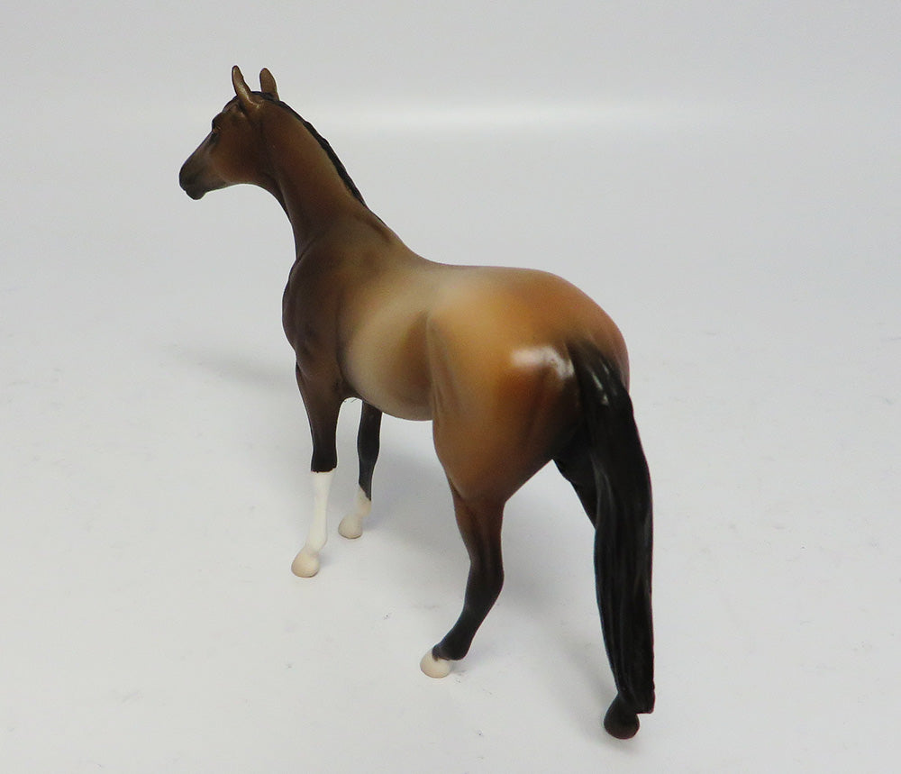 SNYDER~OOAK BROWN BAY THOROUGHBRED CHIPS MODEL HORSE 6/7/2017