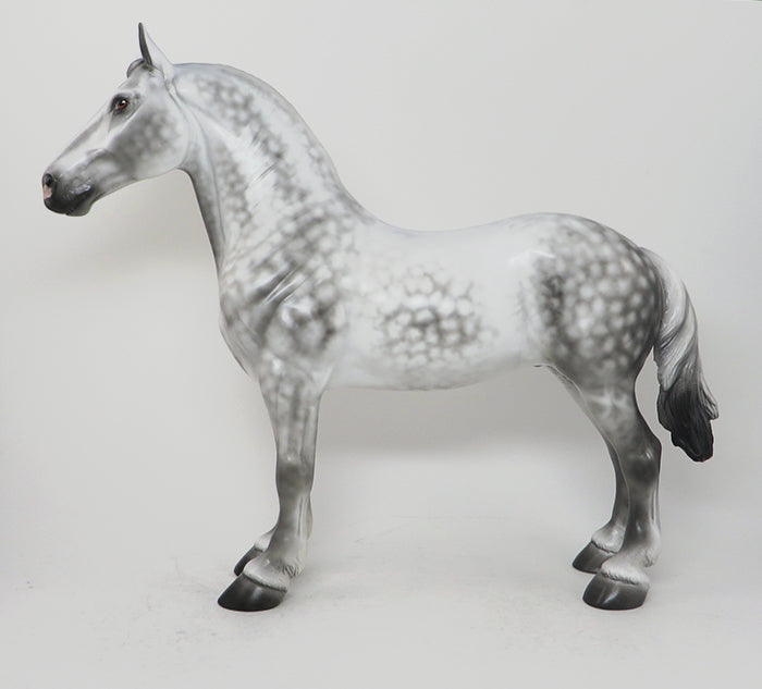 chugs standing drafter model horse 