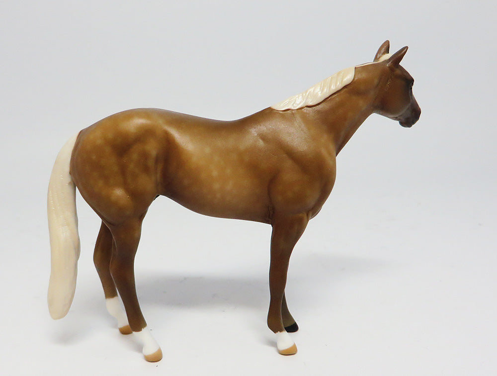 HOLLYWOOD~OOAK DAPPLED PALOMINO QUARTER HORSE CHIPS MODEL HORSE 6/8/17
