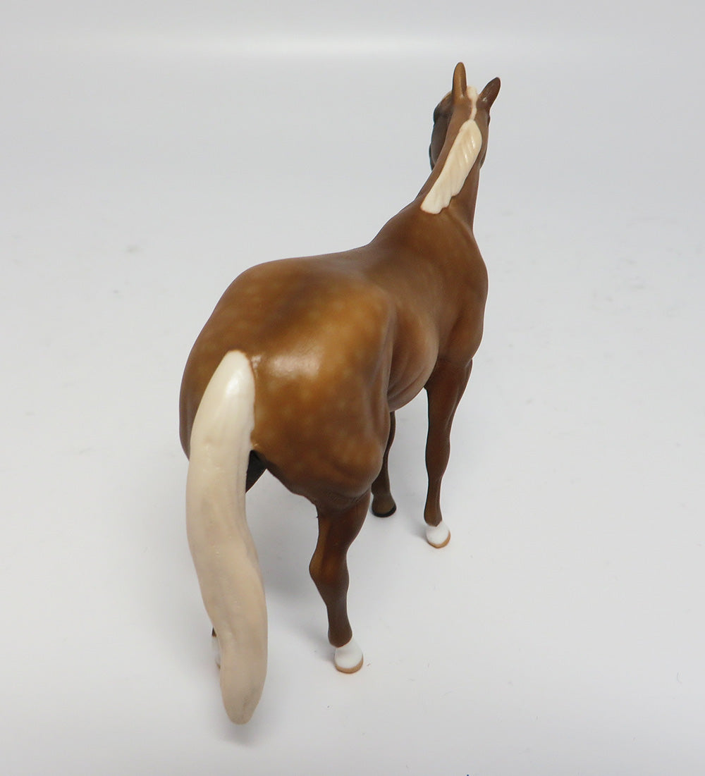 HOLLYWOOD~OOAK DAPPLED PALOMINO QUARTER HORSE CHIPS MODEL HORSE 6/8/17