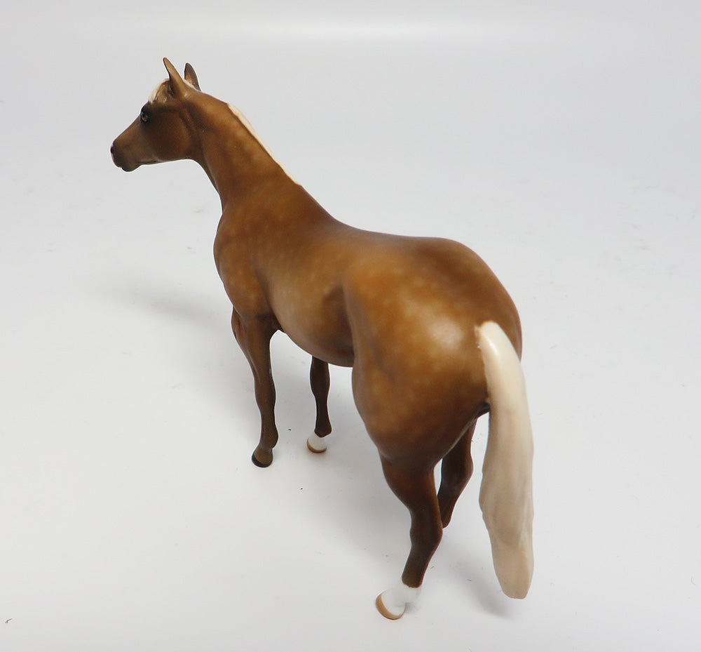 HOLLYWOOD~OOAK DAPPLED PALOMINO QUARTER HORSE CHIPS MODEL HORSE 6/8/17