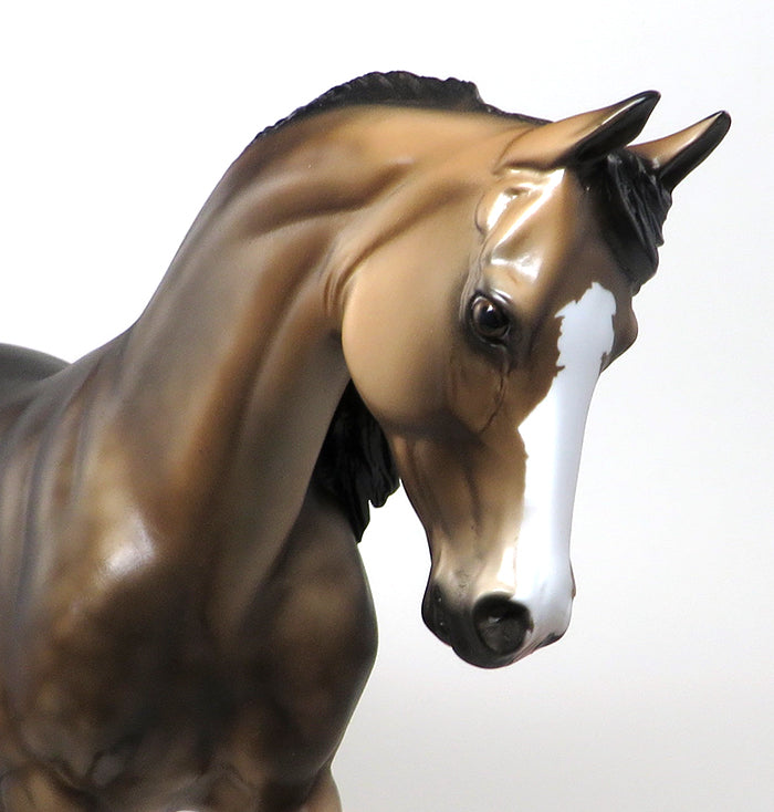 THOROUGHBRED MODEL HORSE