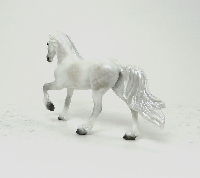 GREY MODEL HORSE