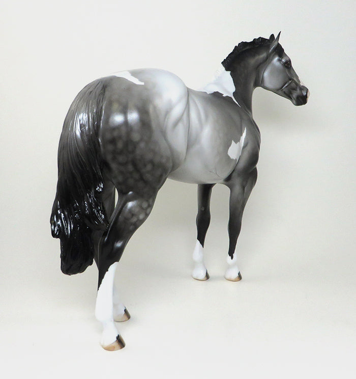DAPPLE MODEL HORSE 