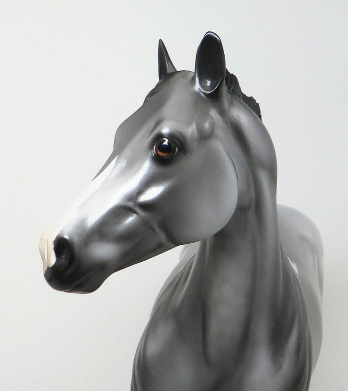 GREY MODEL HORSE 